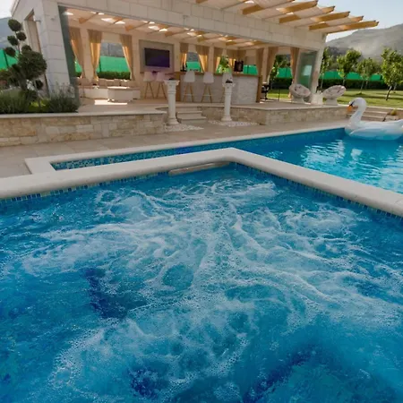 Vila Malo *